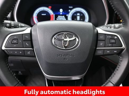 Certified 2025 Toyota Highlander XSE image 14