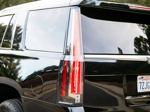 Used 2018 Cadillac Escalade 2WD image 8