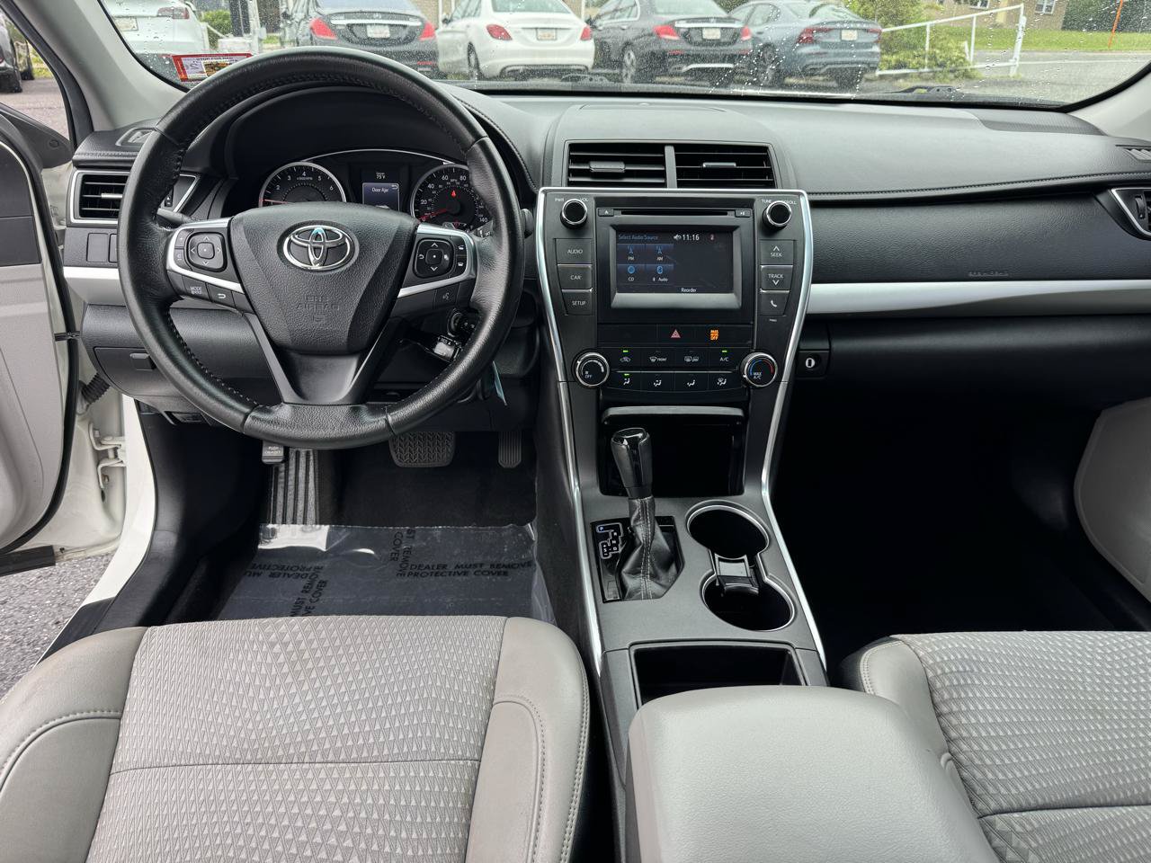 Used 2015 Toyota Camry SE FWD image 14