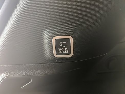 Used 2025 Jeep Grand Cherokee Summit image 10