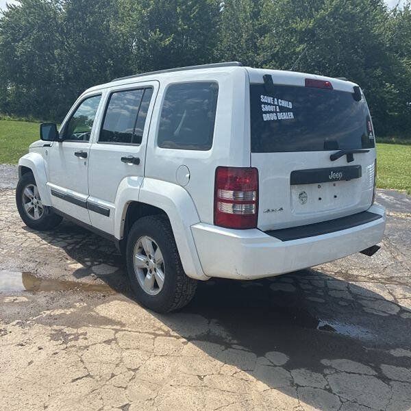 Used 2009 Jeep Liberty Sport AWD/4WD image 3