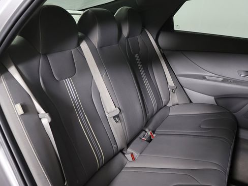 Used 2024 Hyundai Elantra SEL image 29