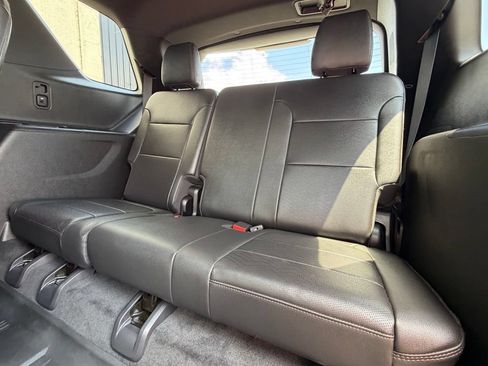 Used 2022 Chevrolet Traverse High Country w/ LPO, Cargo Package AWD/4WD image 23