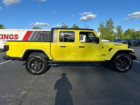 Used 2023 Jeep Gladiator Sport AWD/4WD image 8
