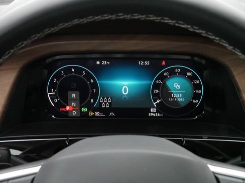 Certified 2025 Volkswagen Atlas SE image 21