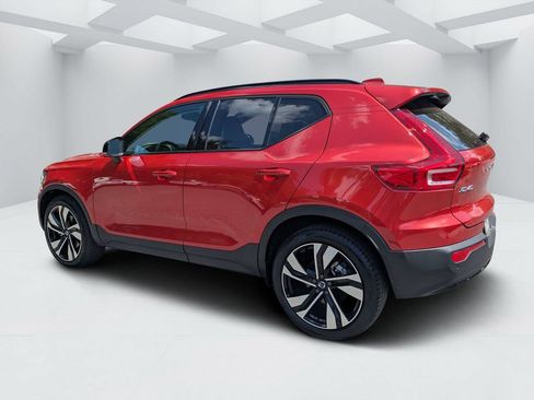 Used 2025 Volvo XC40 B5 Plus AWD/4WD image 4