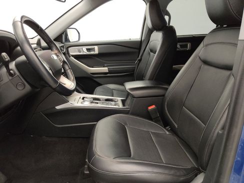 Used 2021 Ford Explorer Limited w/ Equipment Group 301A AWD/4WD image 17