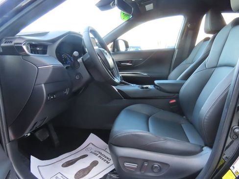 Used 2024 Toyota Venza XLE image 18