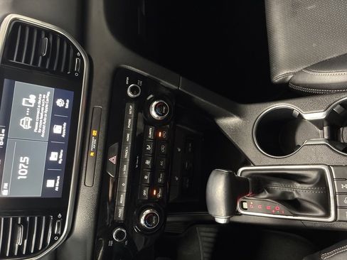 Used 2022 Kia Sportage EX image 18