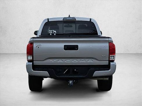 Used 2017 Toyota Tacoma TRD Sport RWD image 6
