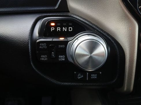 Used 2019 RAM 1500 Laramie AWD/4WD image 10