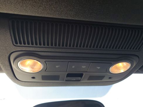 Used 2019 Volkswagen Beetle 2.0T S image 21