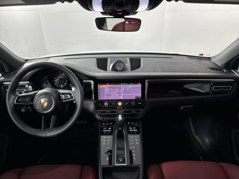 Certified 2025 Porsche Macan image 25