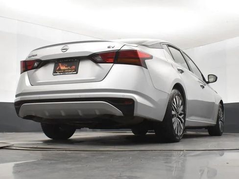 Used 2024 Nissan Altima 2.5 SV FWD image 13