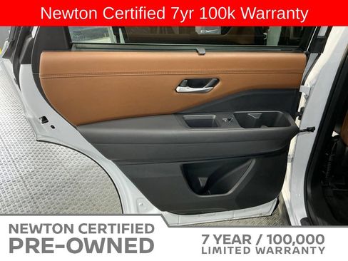 Used 2025 Nissan Pathfinder Platinum FWD image 44