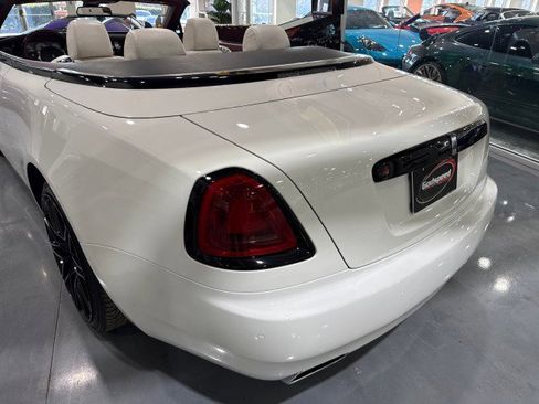 Used 2017 Rolls-Royce Dawn image 36