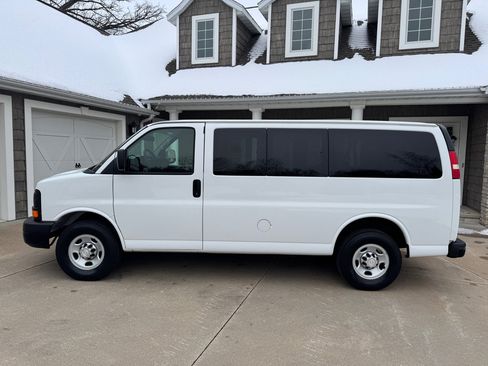 Used 2015 Chevrolet Express 2500 LS image 3