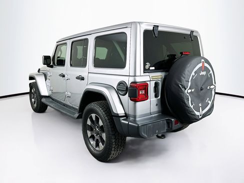 Used 2018 Jeep Wrangler Unlimited Sahara image 5