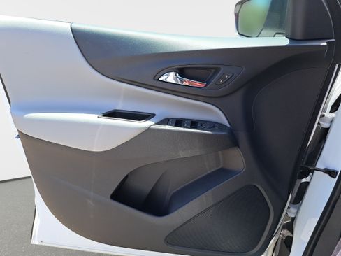 Used 2022 Chevrolet Equinox LS w/ LS Convenience Package FWD image 22