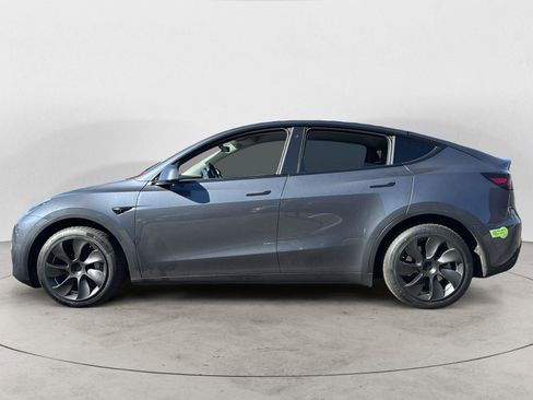 Used 2022 Tesla Model Y Long Range image 3