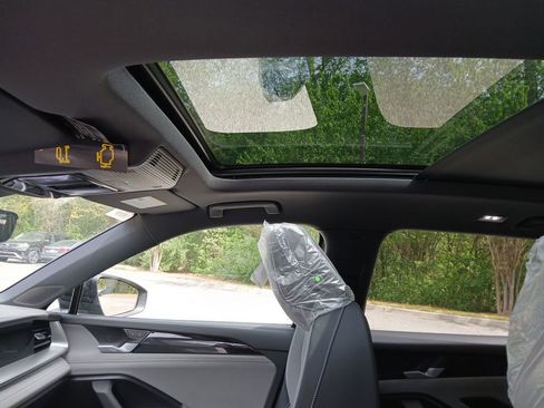 New 2026 Volkswagen Tiguan SE R-Line image 20