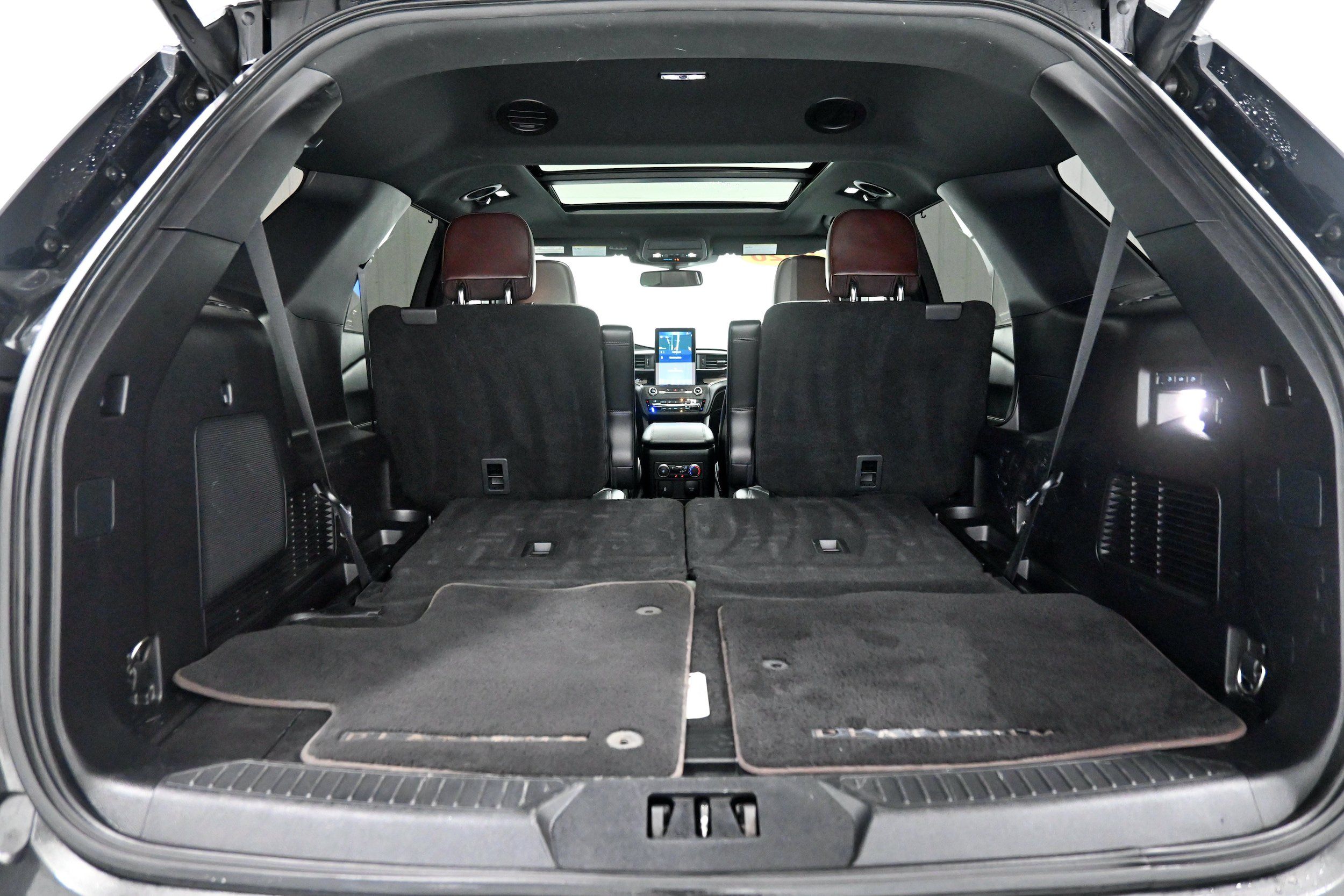 Used 2020 Ford Explorer Platinum w/ Premium Technology Package AWD/4WD image 36