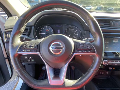 Used 2018 Nissan Rogue SV image 19