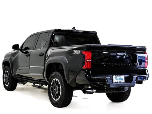 Used 2025 Toyota Tacoma TRD Off-Road AWD/4WD image 7