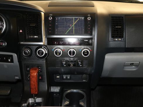 Used 2020 Toyota Sequoia Platinum image 26