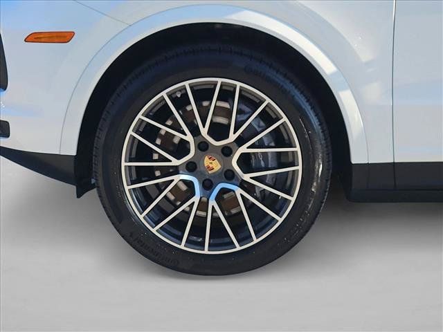 Used 2021 Porsche Cayenne AWD/4WD image 25
