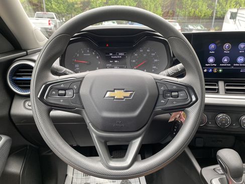 Used 2026 Chevrolet Trax LS w/ LS Convenience Package FWD image 18