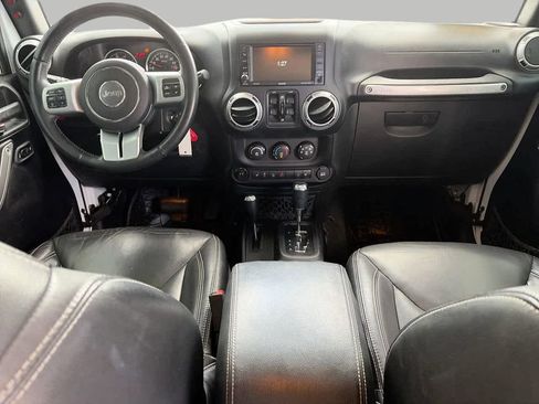 Used 2016 Jeep Wrangler Unlimited Rubicon AWD/4WD image 9