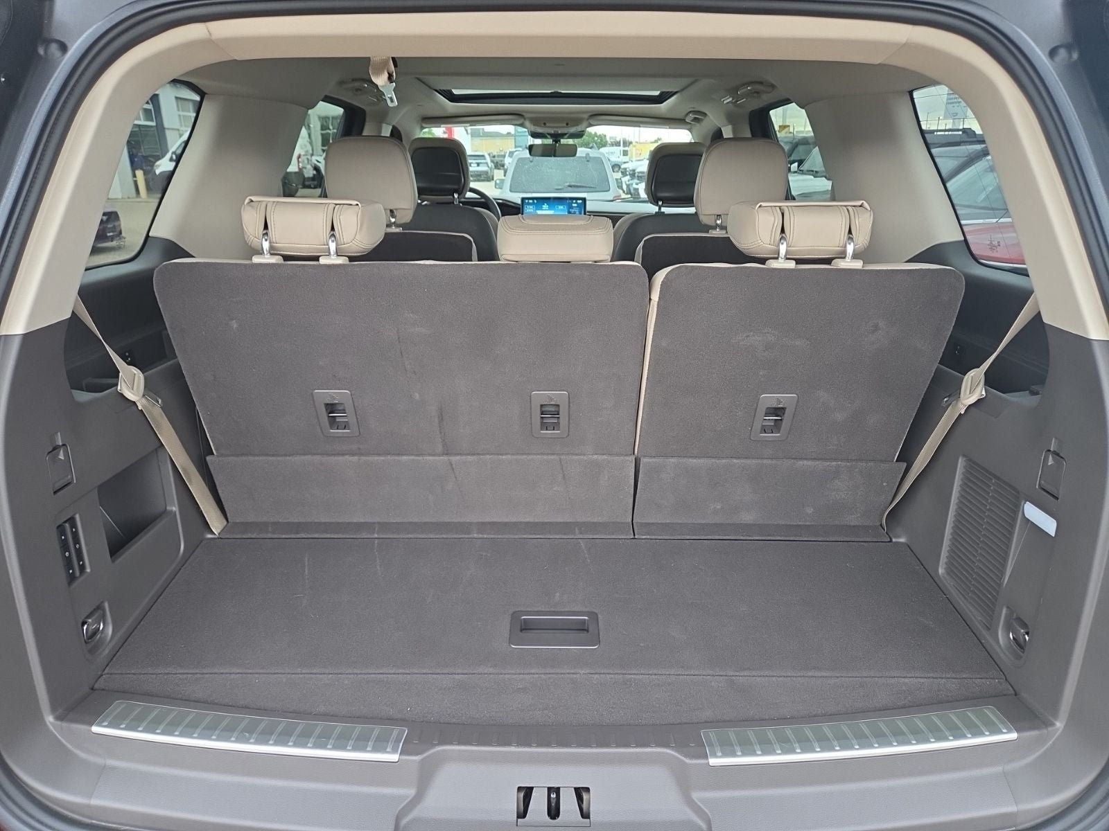 Used 2023 Lincoln Navigator 4WD image 6