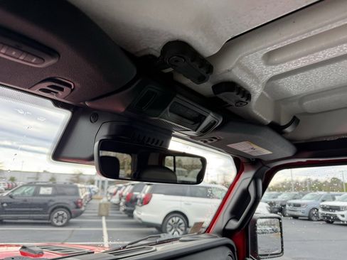 Used 2024 Jeep Gladiator Rubicon w/ Technology Group image 21