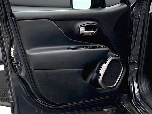 Used 2023 Jeep Renegade Latitude image 19