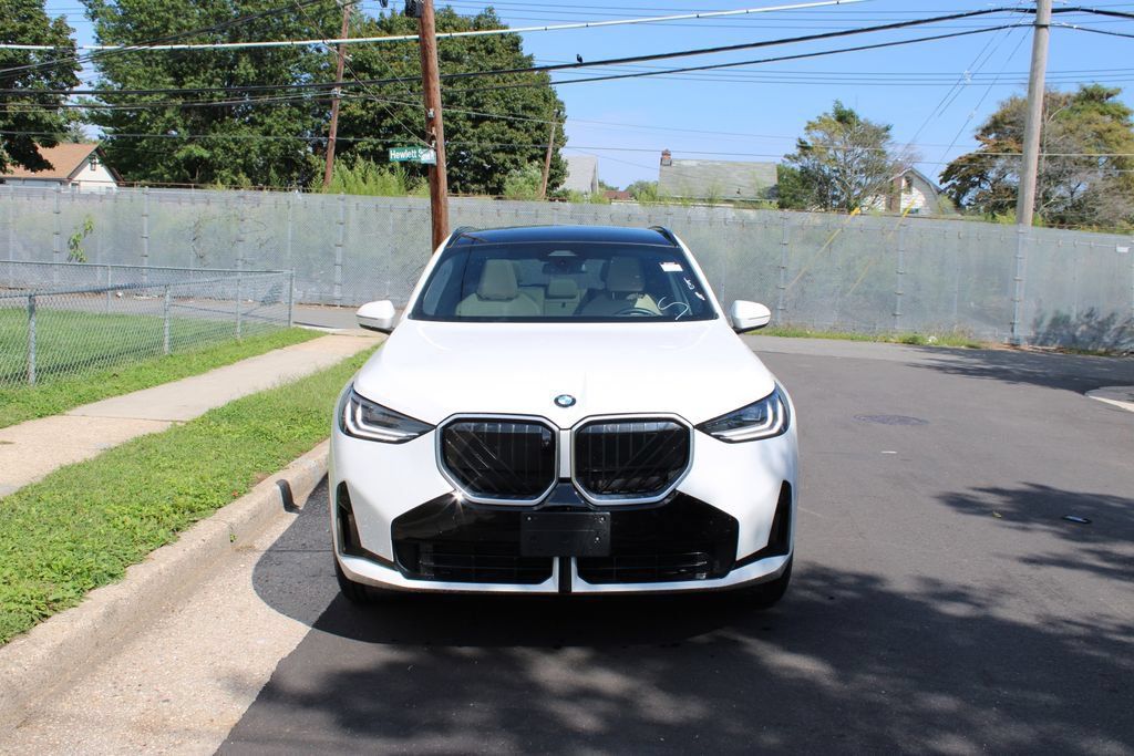 Used 2025 BMW X3 xDrive30i AWD/4WD image 3