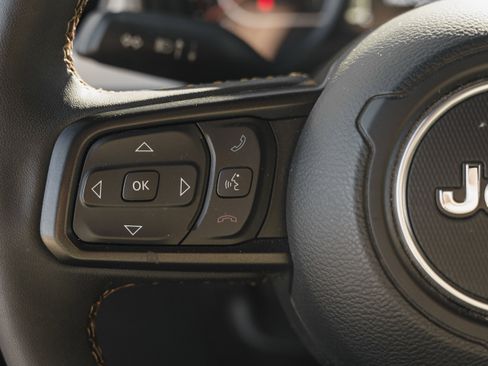 Used 2024 Jeep Gladiator Sport image 17