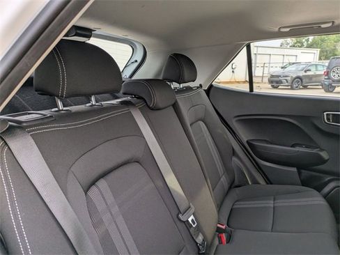 Used 2024 Hyundai Venue SEL image 30