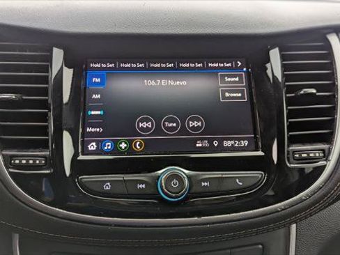 Used 2021 Chevrolet Trax LT w/ Premium Seat Package FWD image 24