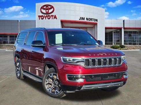 Used 2023 Jeep Wagoneer L Series III w/ Convenience Group I RWD image 1