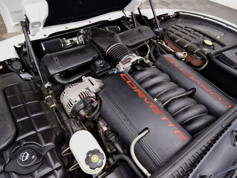 Used 2004 Chevrolet Corvette Base image 21