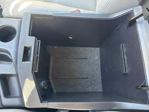 Used 2017 Toyota Sequoia SR5 image 29