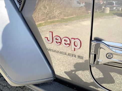 Used 2023 Jeep Wrangler Rubicon AWD/4WD image 11