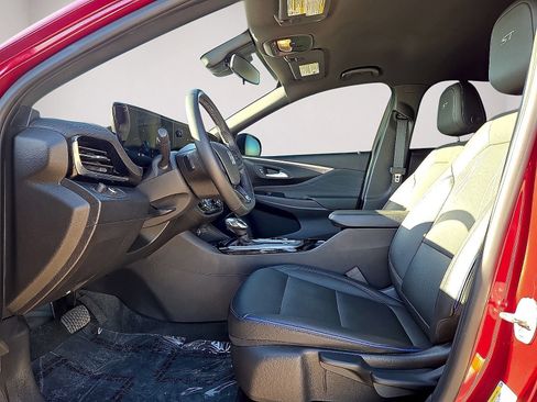 Used 2025 Buick Envista Sport Touring w/ Convenience II Package FWD image 24