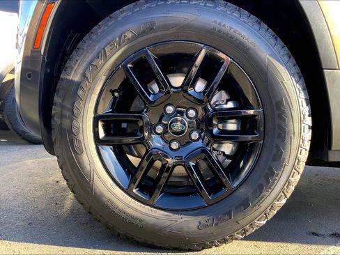 Used 2023 Land Rover Defender 110 S image 10