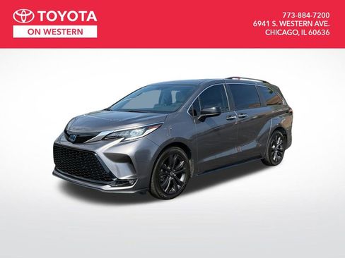 Certified 2022 Toyota Sienna XSE image 1