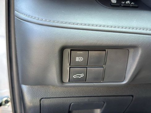 Used 2022 Toyota Highlander XLE FWD image 8