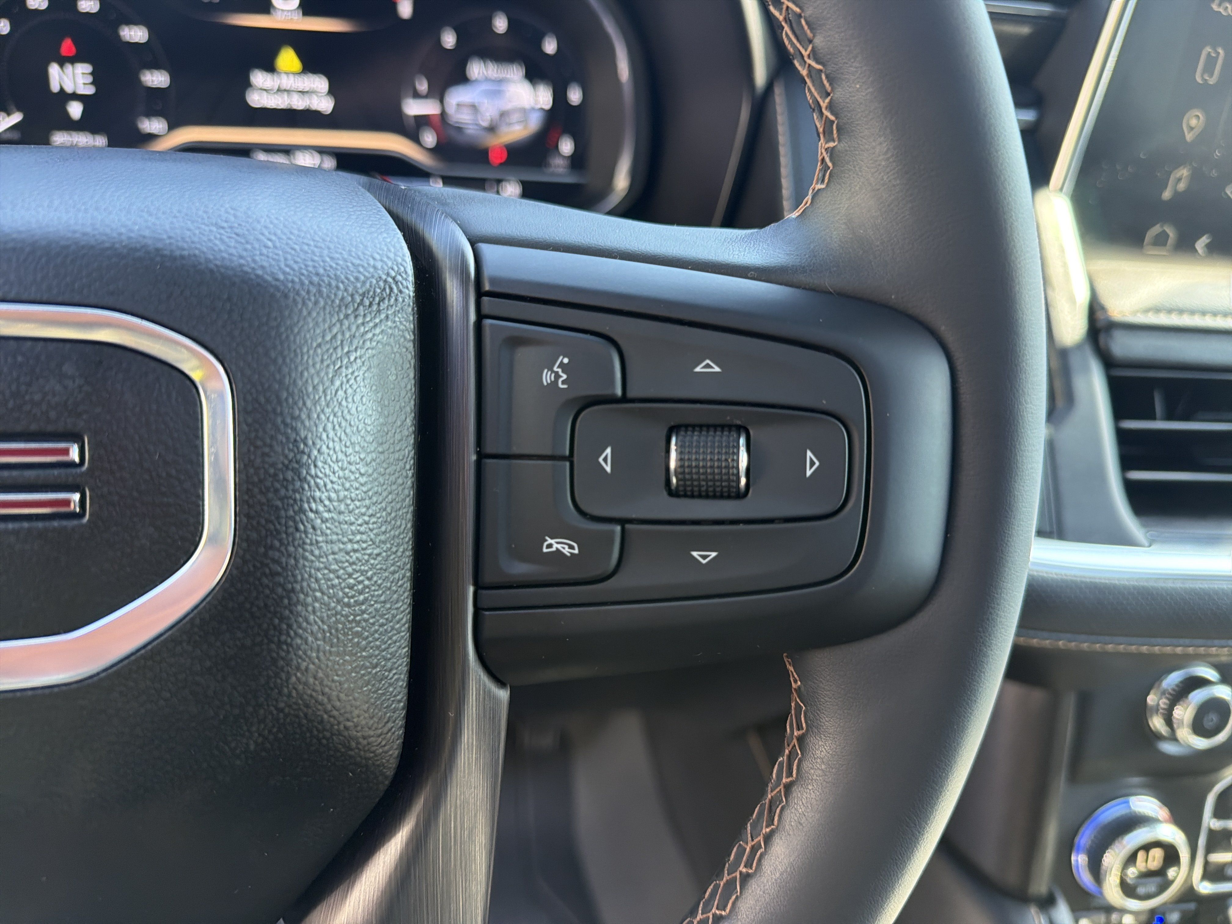 Used 2024 GMC Yukon AT4 AWD/4WD image 20