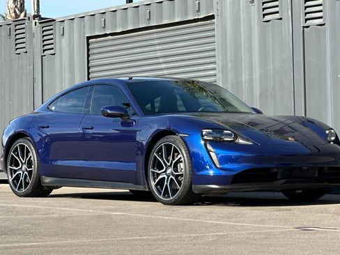 Used 2022 Porsche Taycan image 10