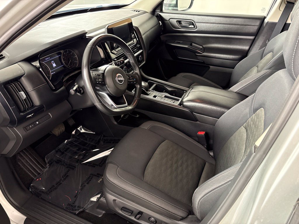 Used 2024 Nissan Pathfinder SV FWD image 29